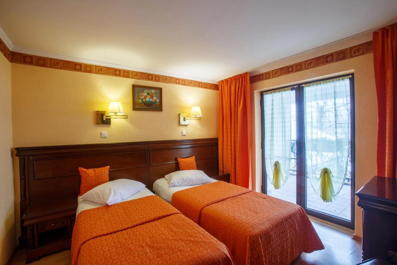 Domeniul Dracula Danes Hotel Bagian luar foto