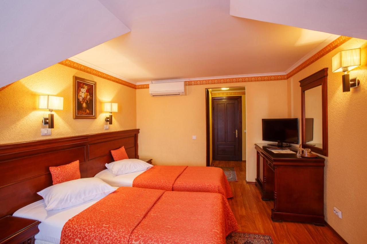 Domeniul Dracula Danes Hotel Bagian luar foto