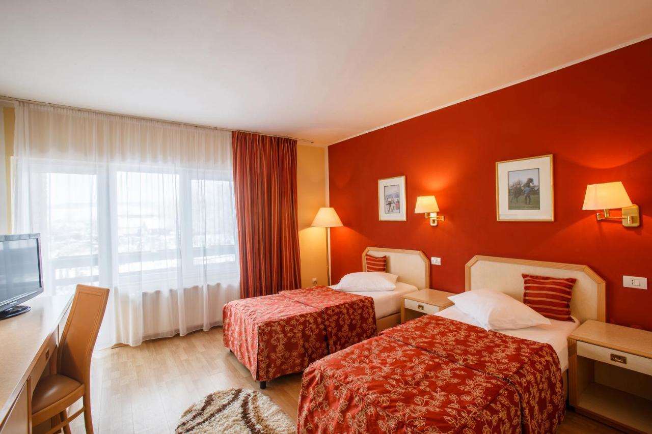 Domeniul Dracula Danes Hotel Bagian luar foto