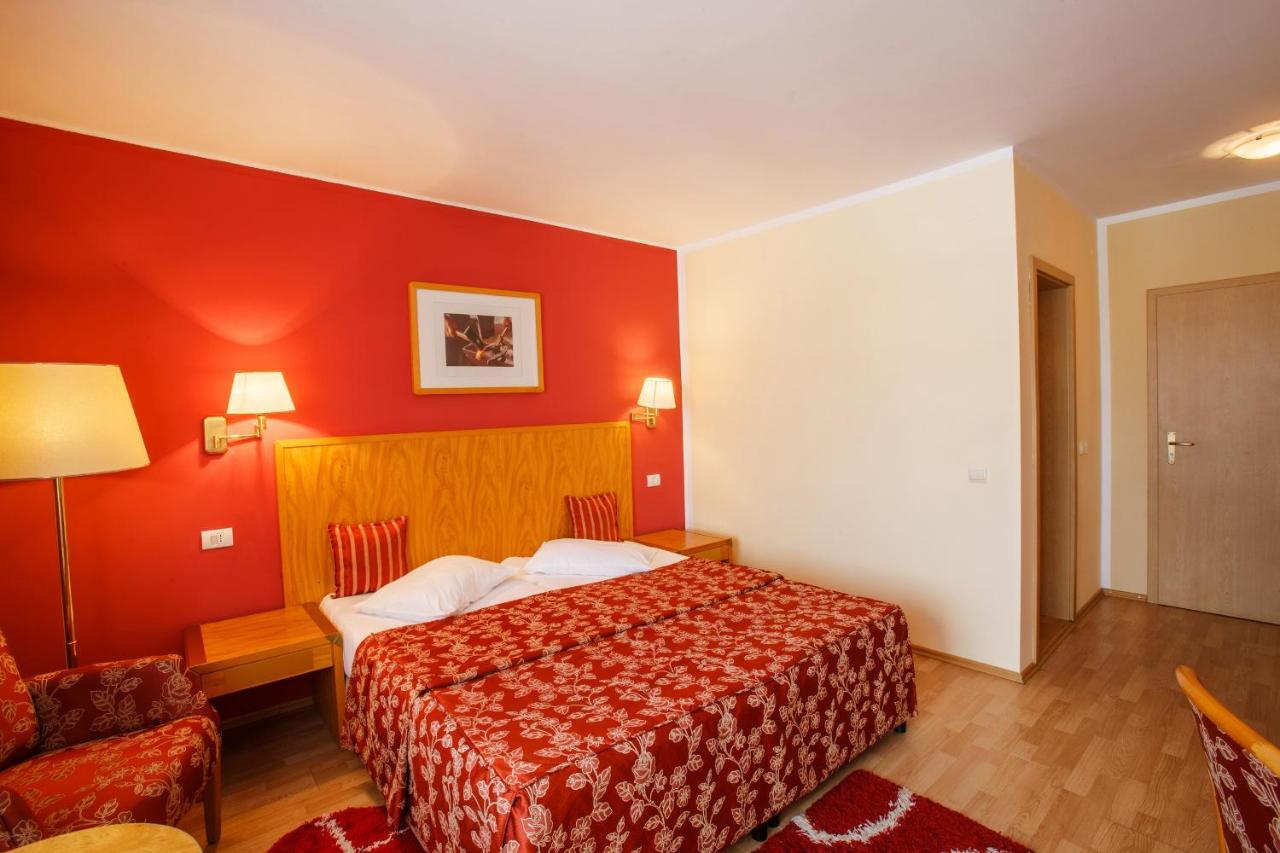 Domeniul Dracula Danes Hotel Bagian luar foto