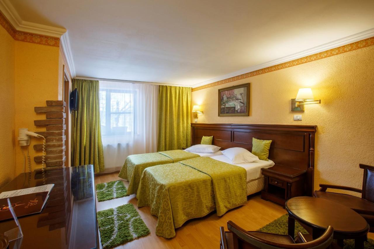 Domeniul Dracula Danes Hotel Bagian luar foto