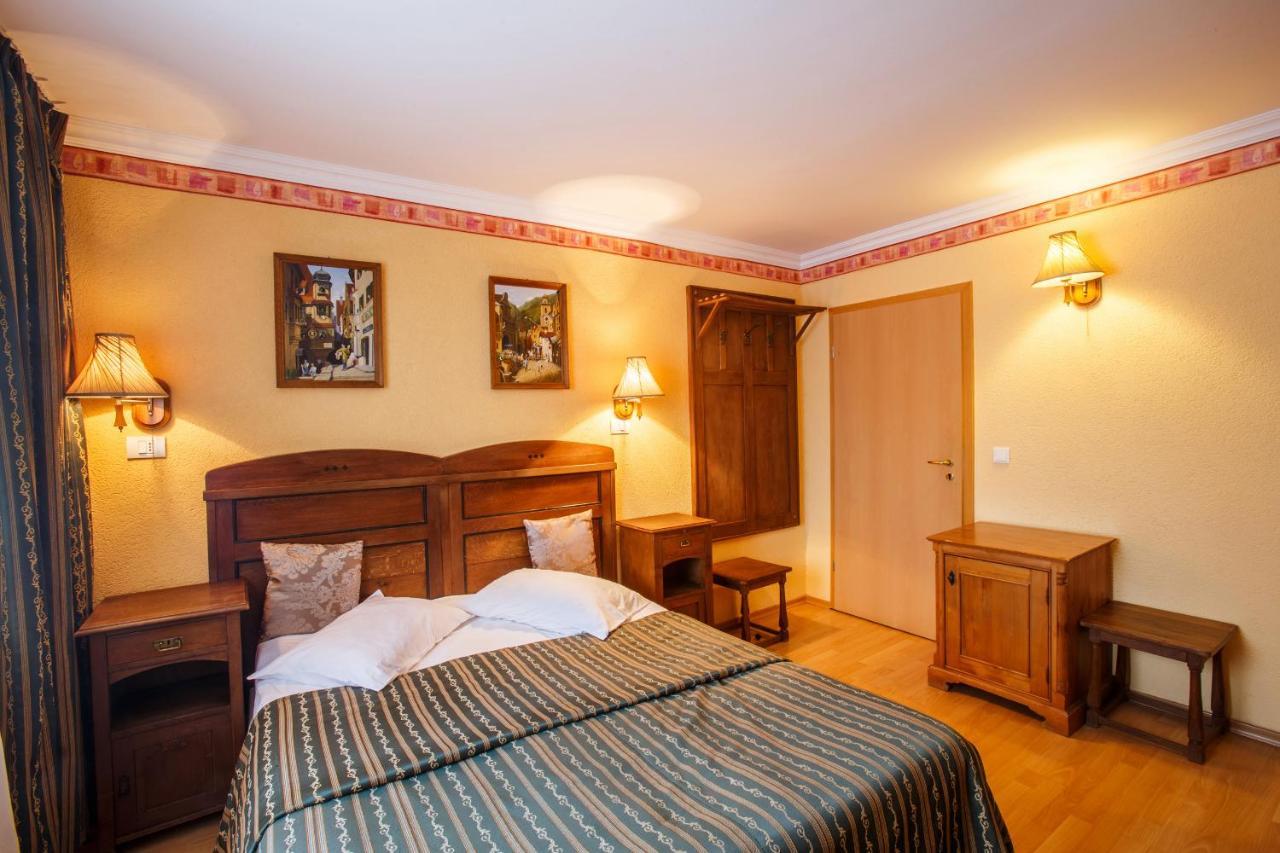 Domeniul Dracula Danes Hotel Bagian luar foto