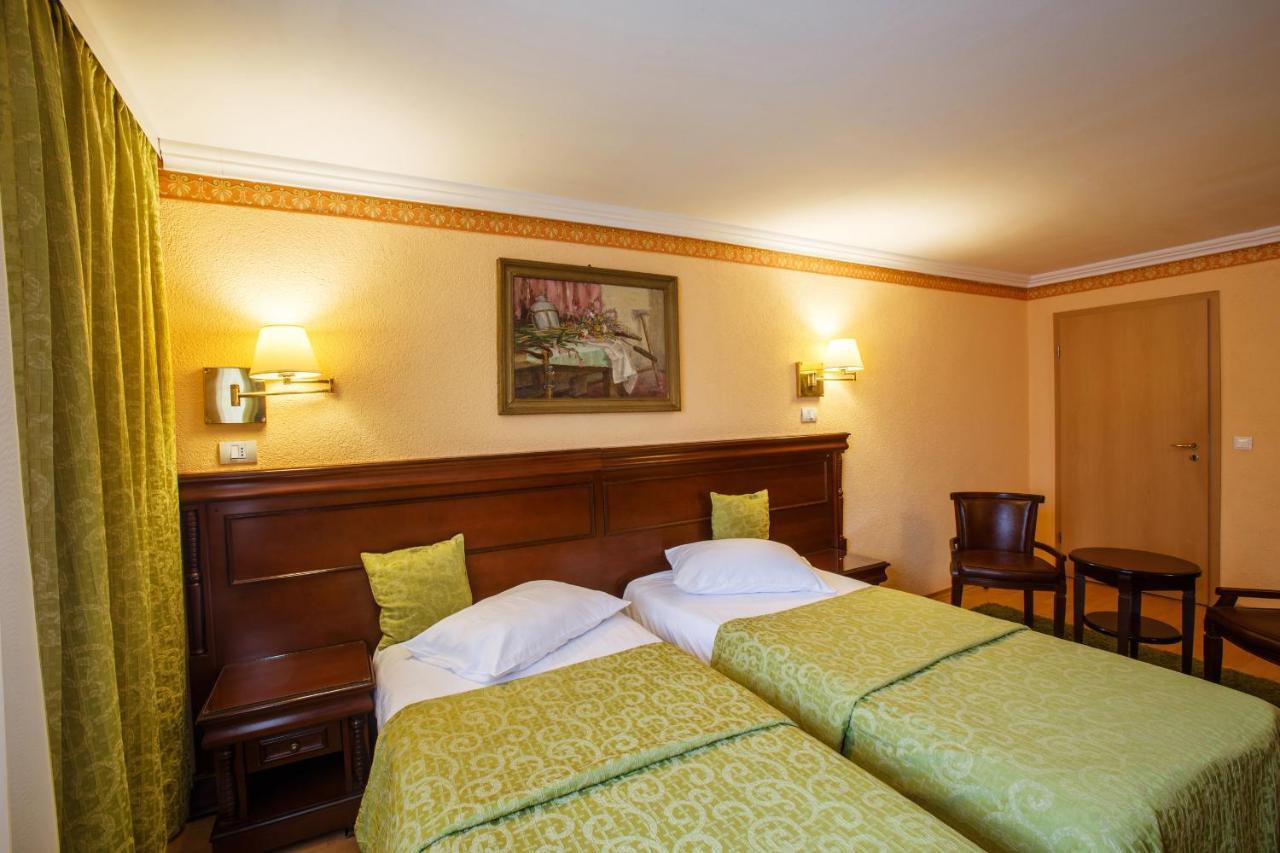 Domeniul Dracula Danes Hotel Bagian luar foto