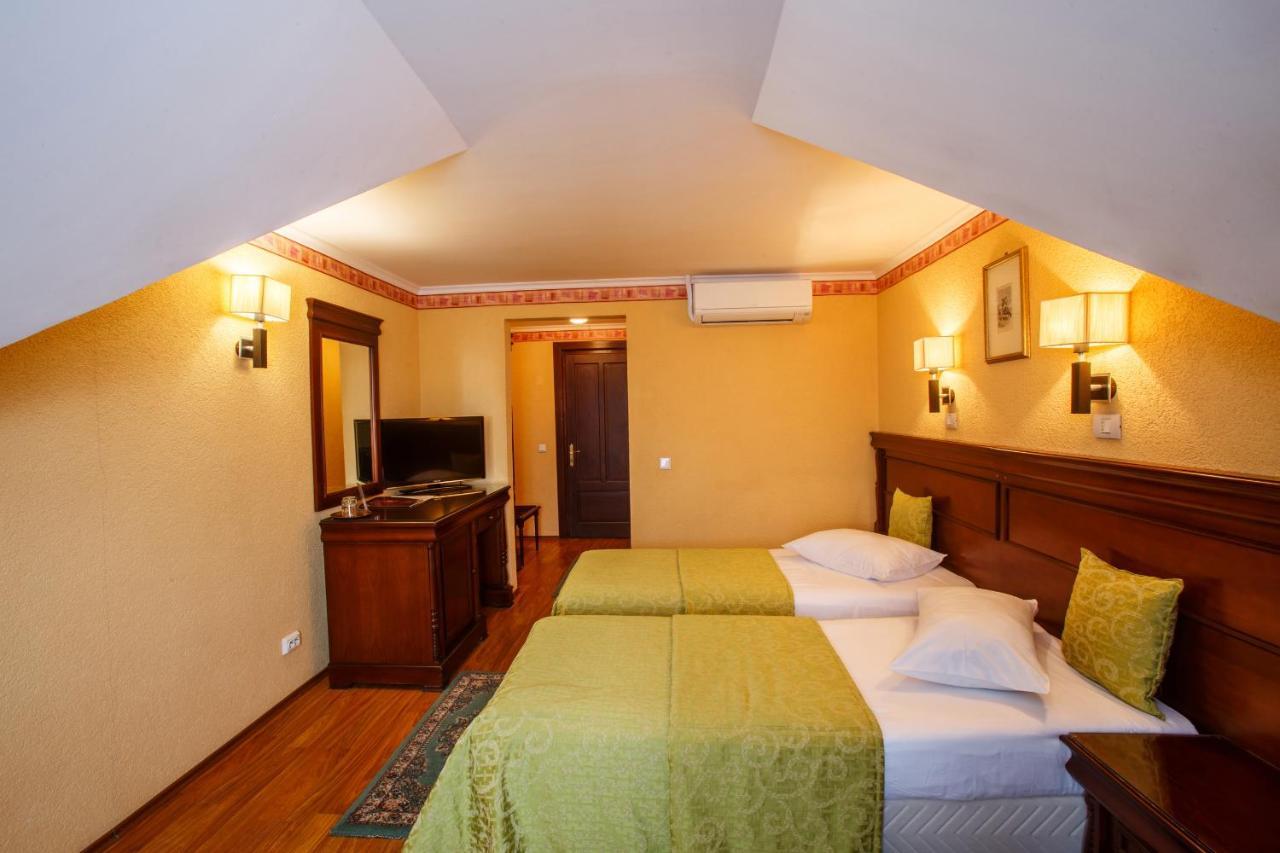 Domeniul Dracula Danes Hotel Bagian luar foto