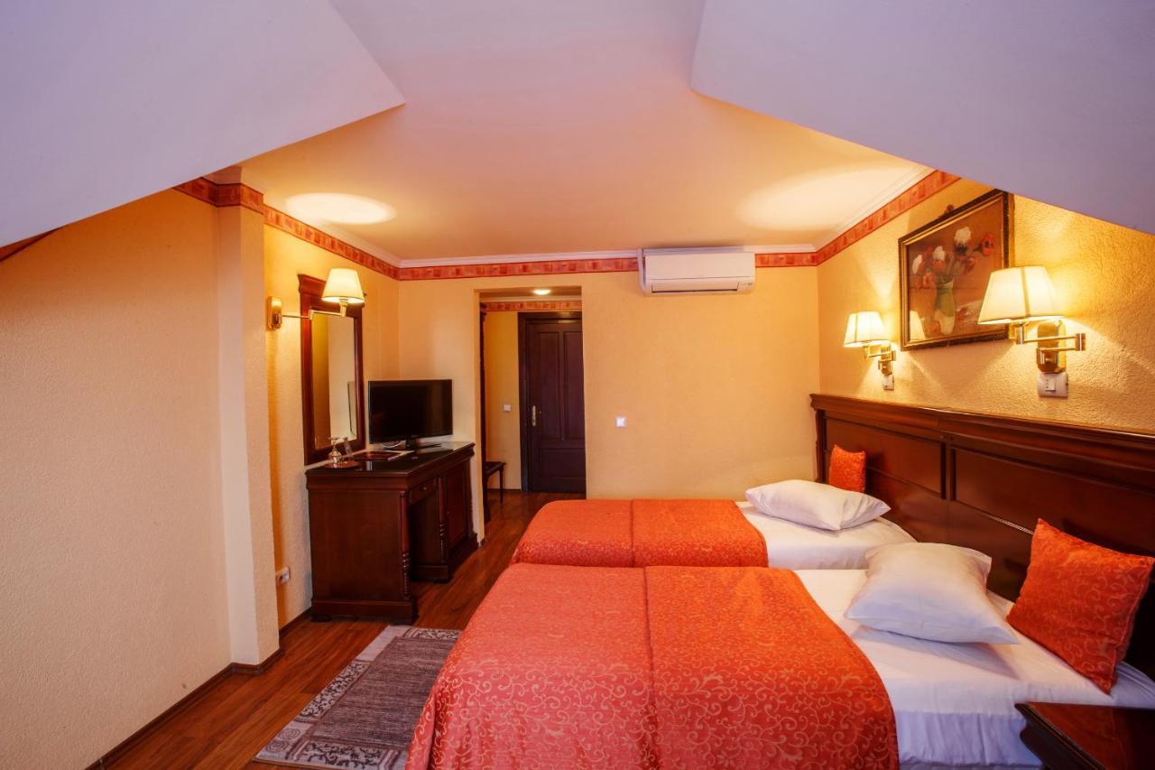 Domeniul Dracula Danes Hotel Bagian luar foto