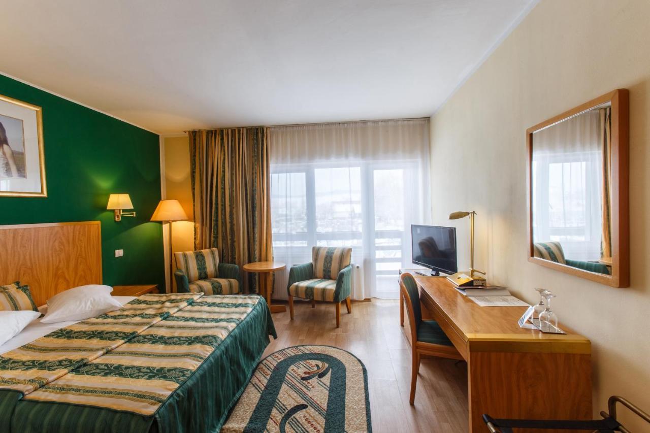 Domeniul Dracula Danes Hotel Bagian luar foto