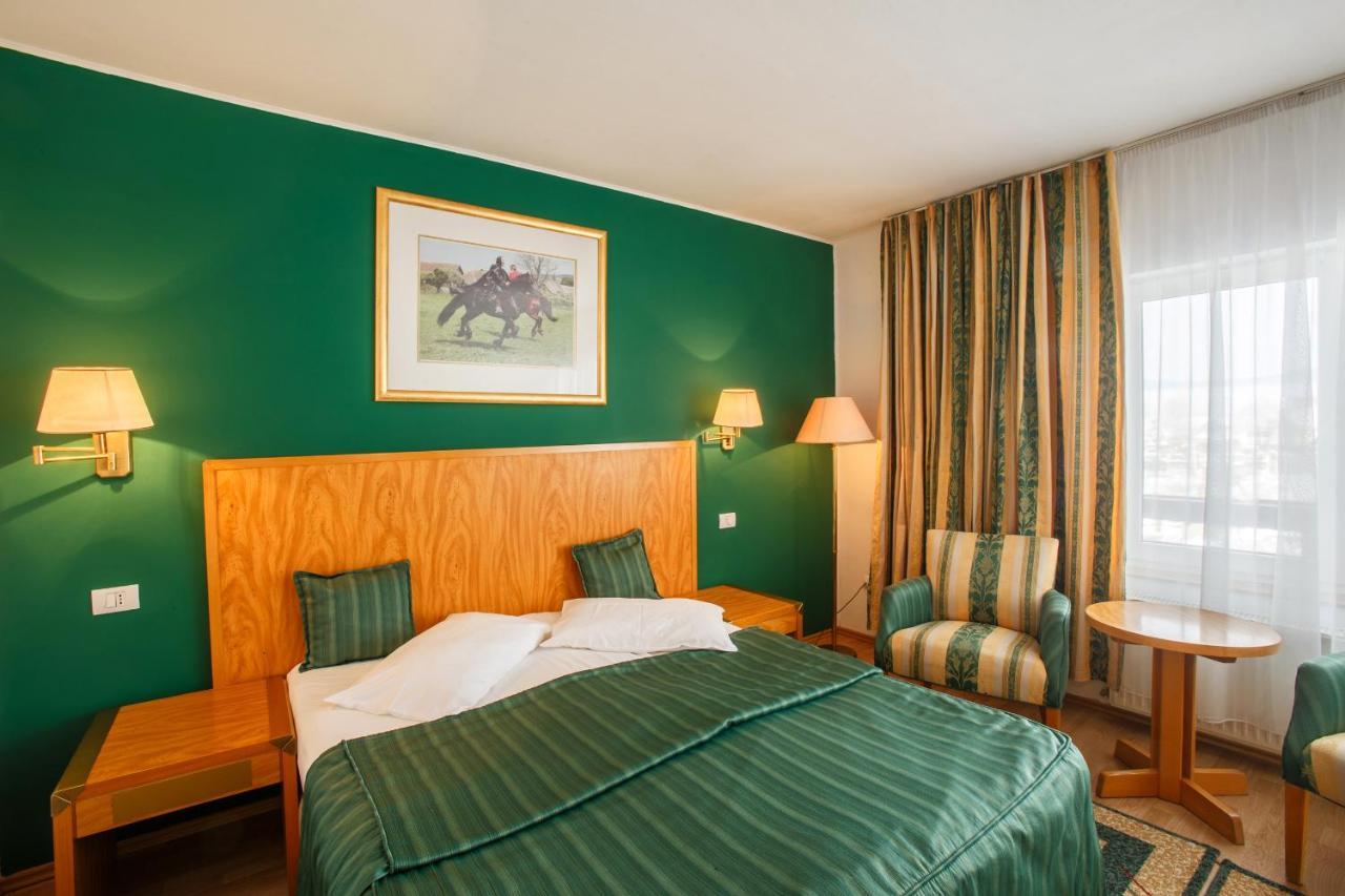 Domeniul Dracula Danes Hotel Bagian luar foto
