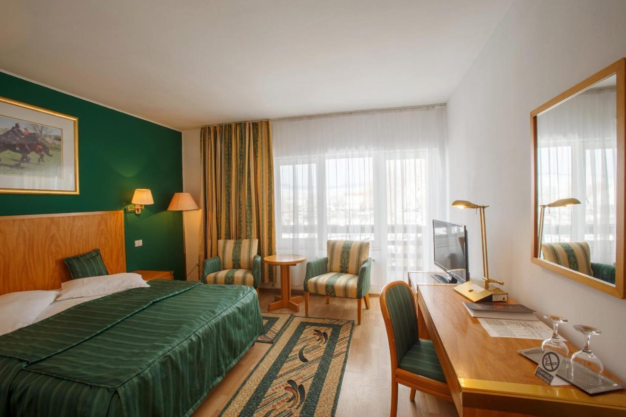 Domeniul Dracula Danes Hotel Bagian luar foto