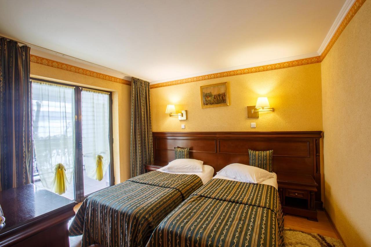 Domeniul Dracula Danes Hotel Bagian luar foto