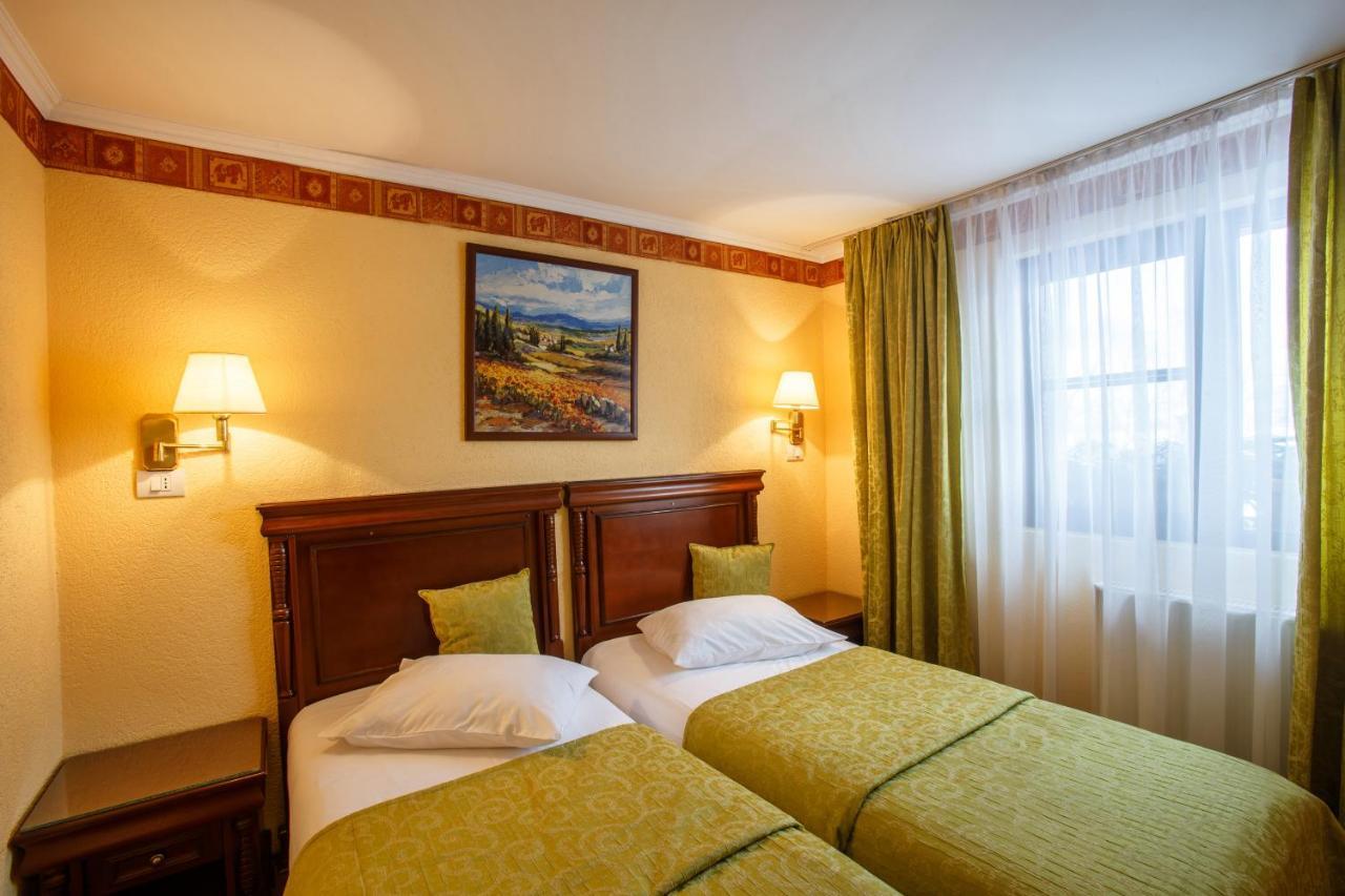 Domeniul Dracula Danes Hotel Bagian luar foto