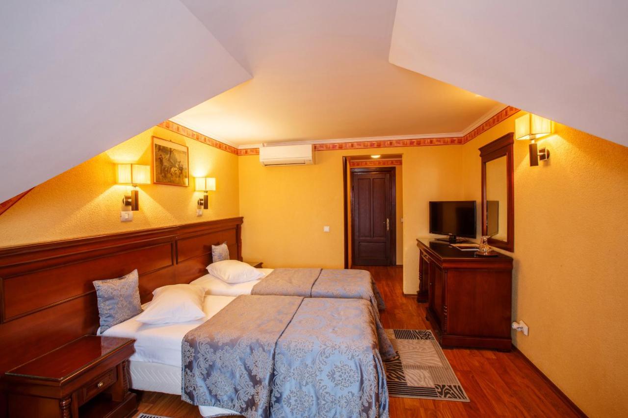 Domeniul Dracula Danes Hotel Bagian luar foto
