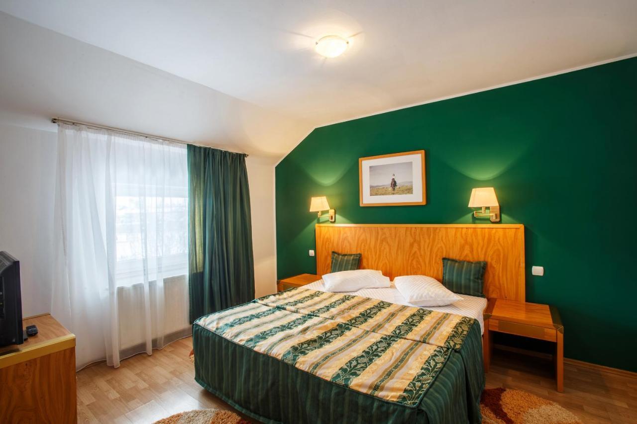 Domeniul Dracula Danes Hotel Bagian luar foto