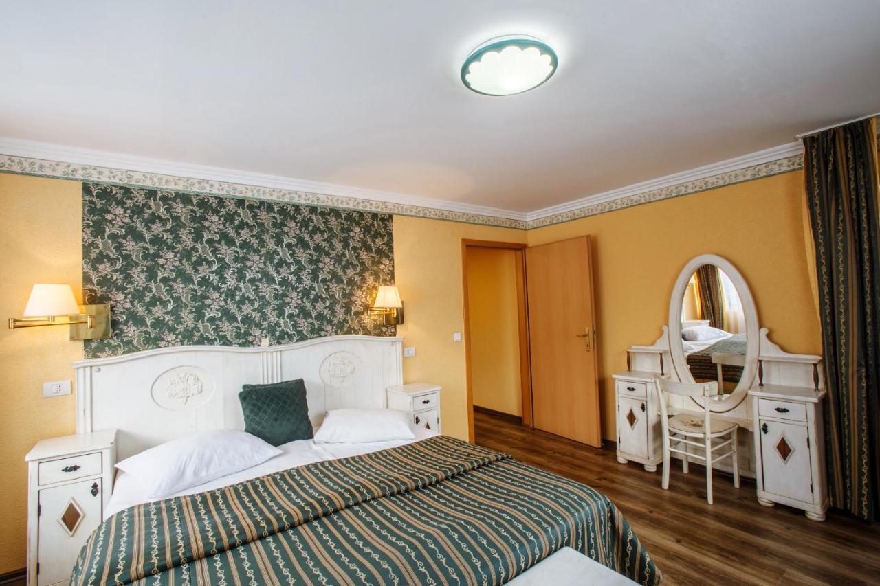 Domeniul Dracula Danes Hotel Bagian luar foto